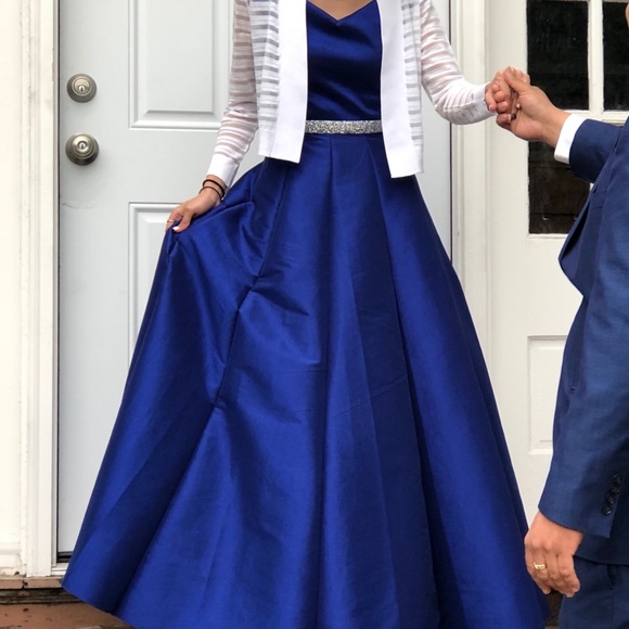 Royal Blue Prom/Formal Dress!!💙 - Picture 3 of 4